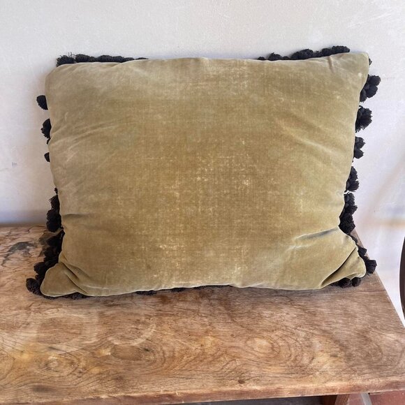 TRACY PORTER Beautiful Floral Design Needlepoint Decorative Pillow Tassel Trim - Picture 4 of 8